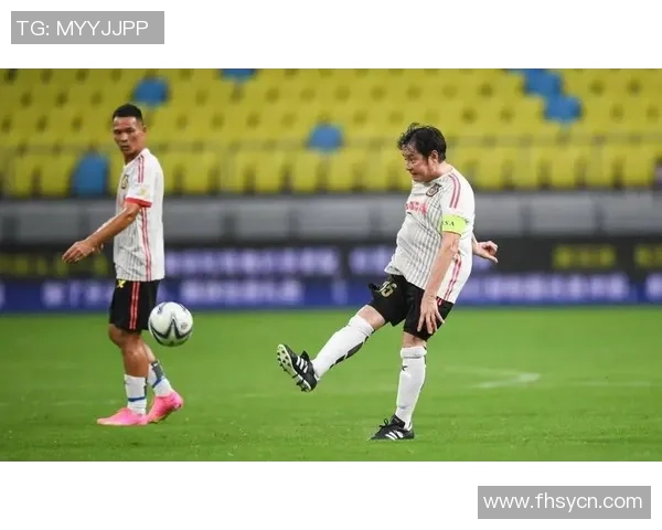 足球明星齐聚助威老白展现激情与梦想的赛场之旅